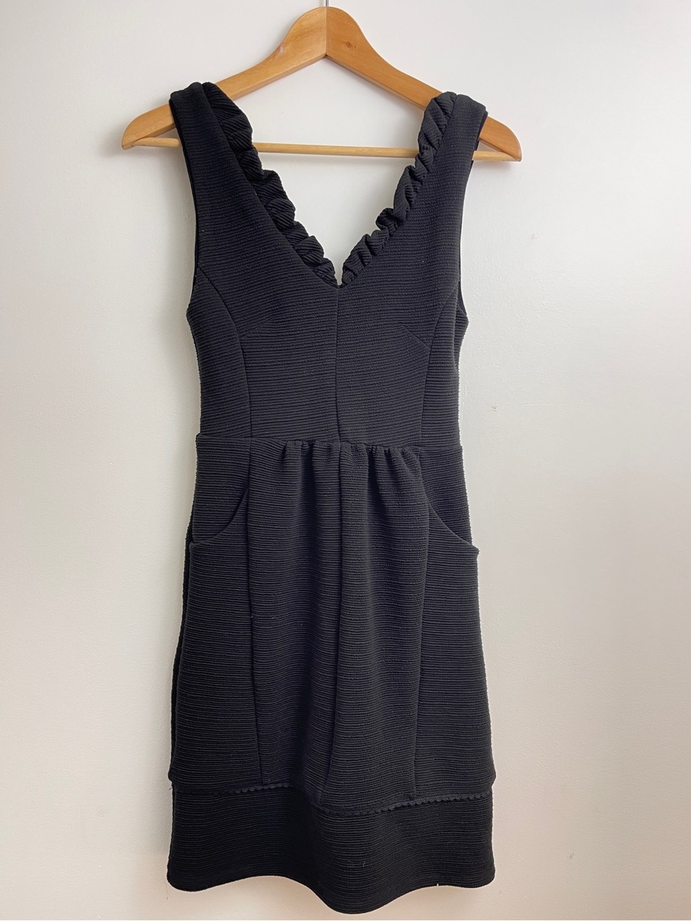 Maeve Black Textured Sleeveless midi Dress with V-Neck Ruffle Size XS